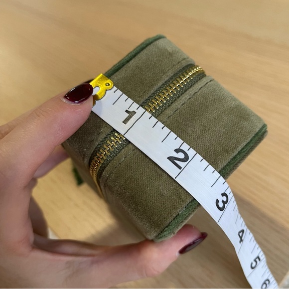 Sezane Velvet Jewelry Box - Picture 5 of 6